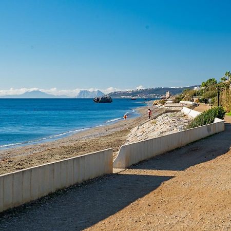 Fantastic Beachfront Apartment 에스테포나 외부 사진