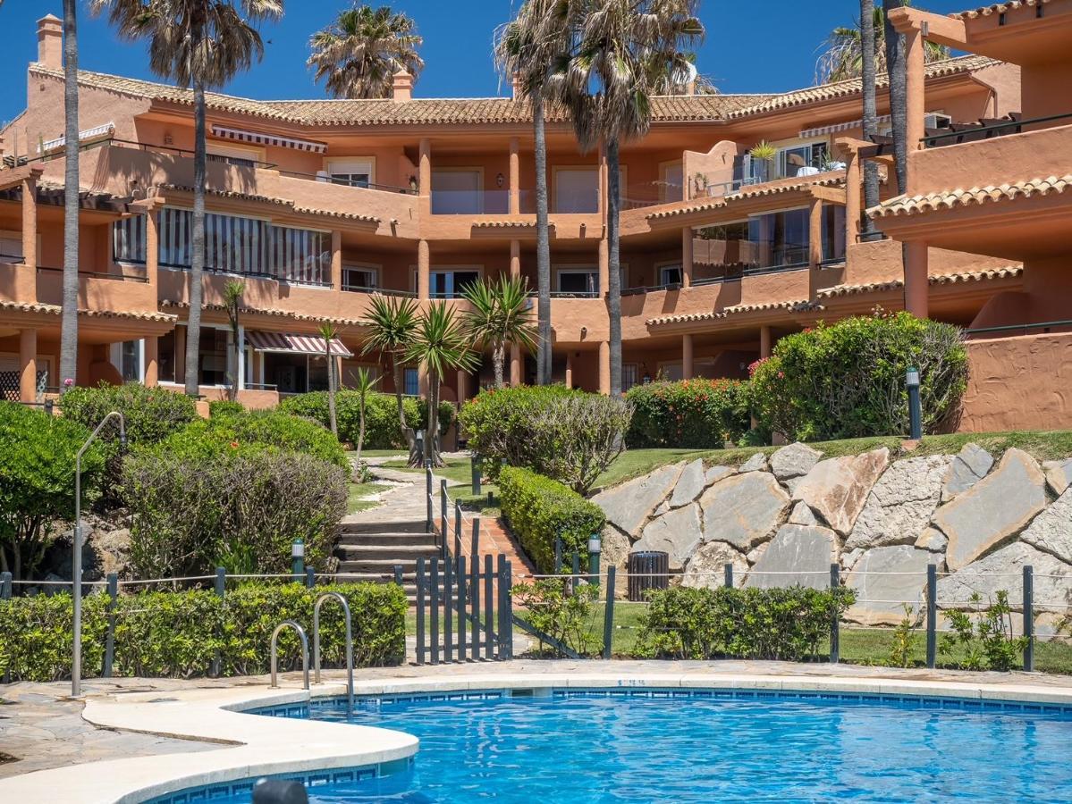 Fantastic Beachfront Apartment 에스테포나 외부 사진