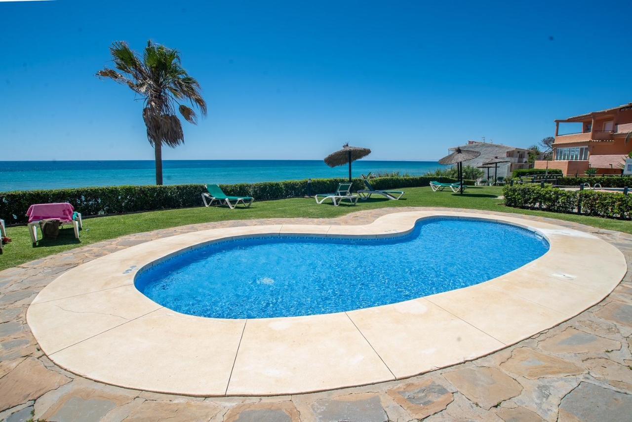 Fantastic Beachfront Apartment 에스테포나 외부 사진