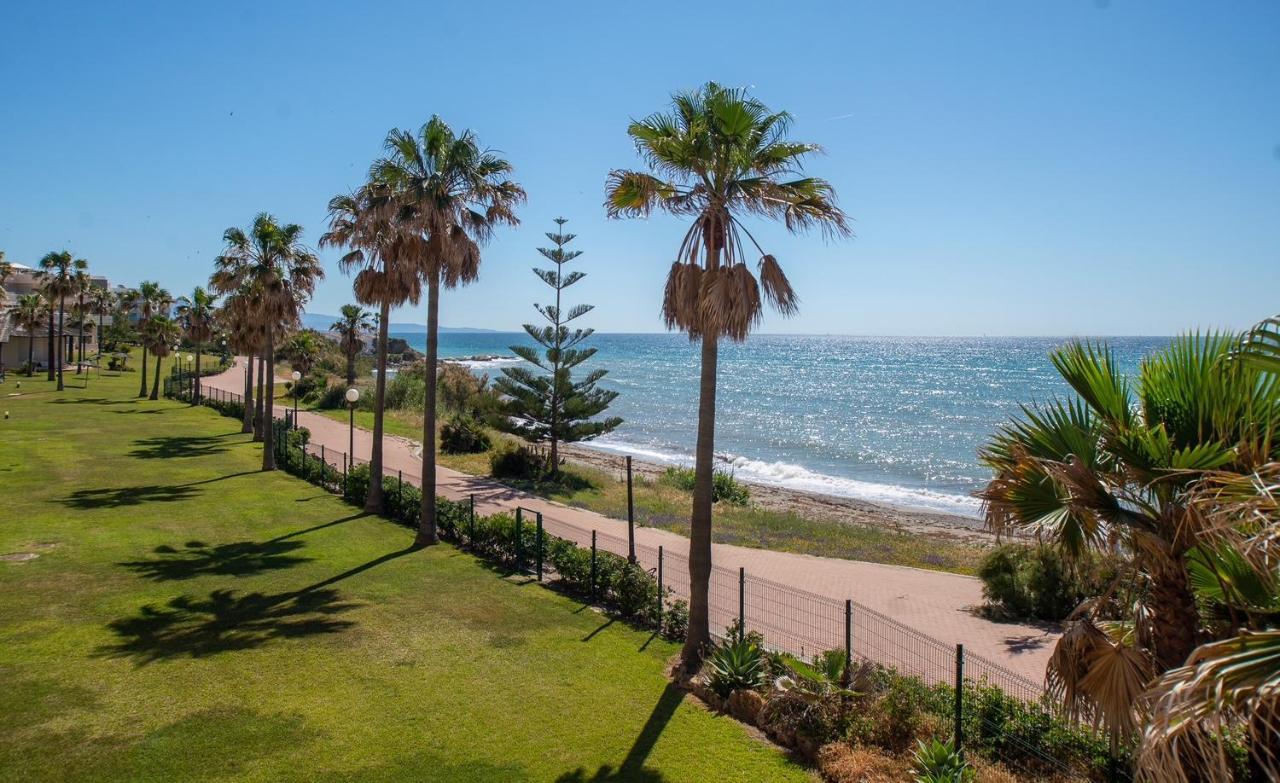 Fantastic Beachfront Apartment 에스테포나 외부 사진