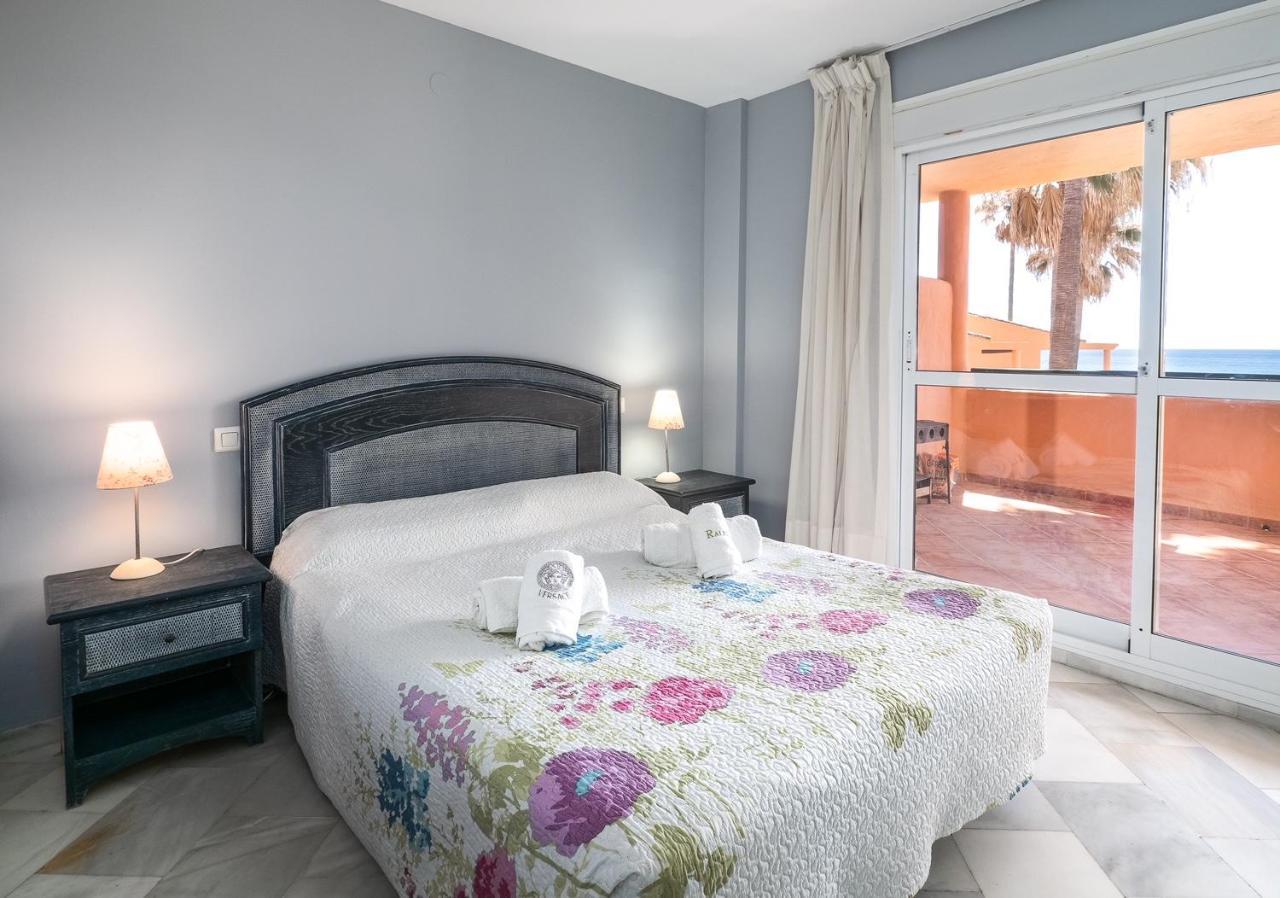 Fantastic Beachfront Apartment 에스테포나 외부 사진