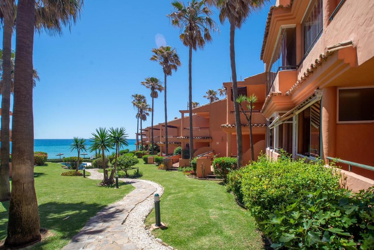 Fantastic Beachfront Apartment 에스테포나 외부 사진