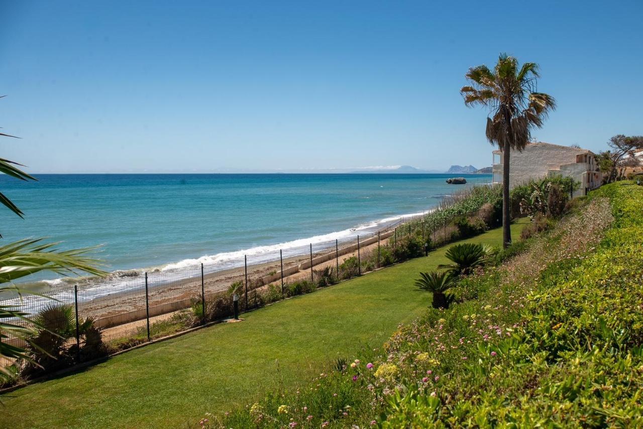 Fantastic Beachfront Apartment 에스테포나 외부 사진