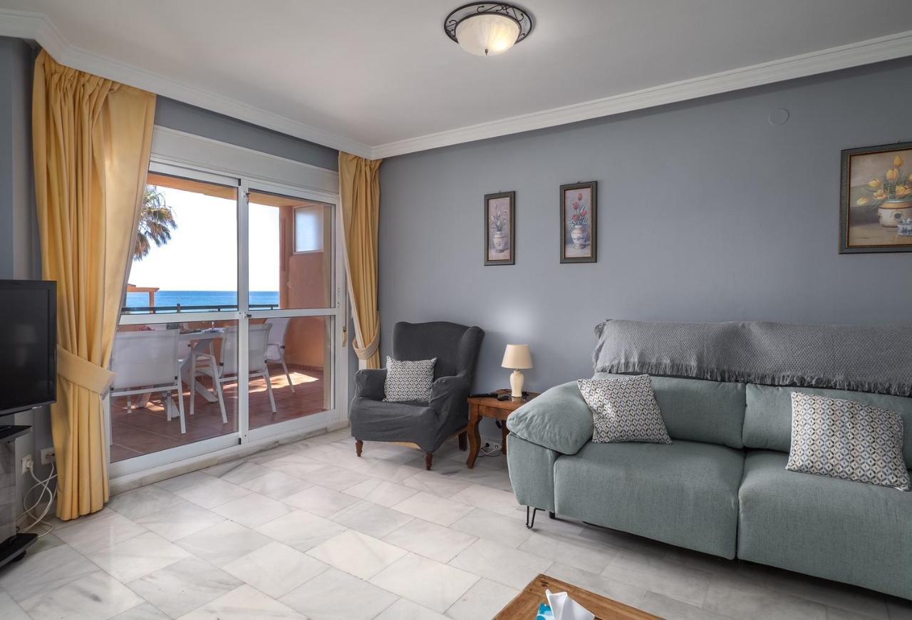 Fantastic Beachfront Apartment 에스테포나 외부 사진