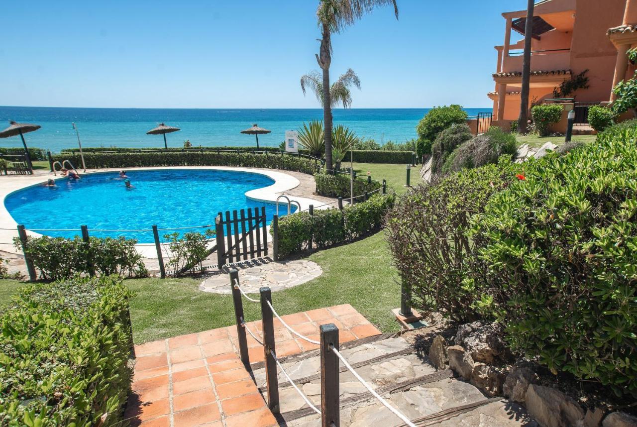 Fantastic Beachfront Apartment 에스테포나 외부 사진