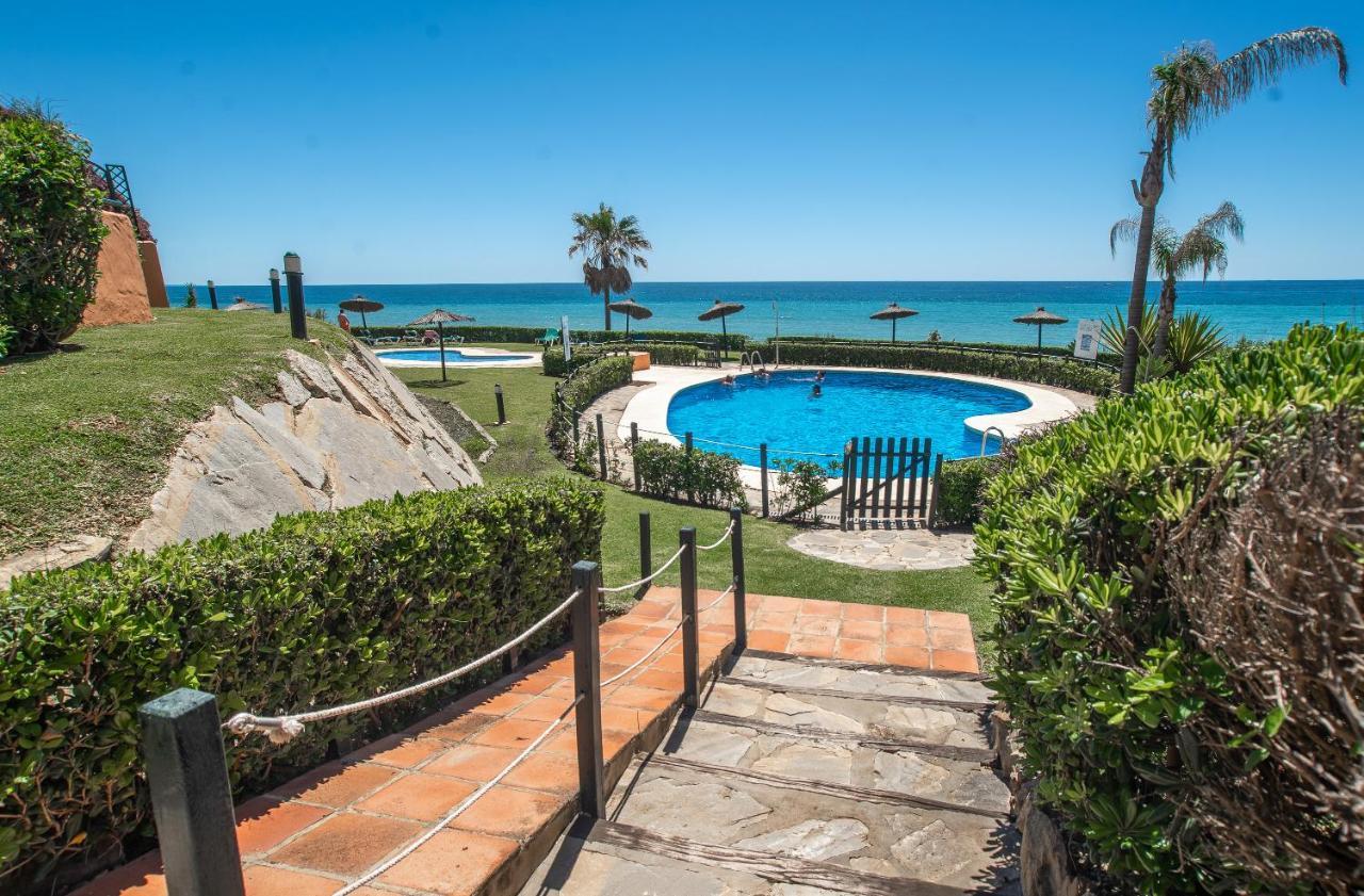 Fantastic Beachfront Apartment 에스테포나 외부 사진
