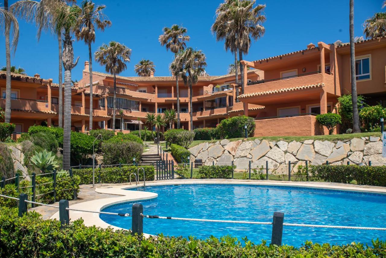 Fantastic Beachfront Apartment 에스테포나 외부 사진