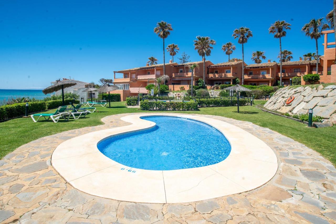 Fantastic Beachfront Apartment 에스테포나 외부 사진